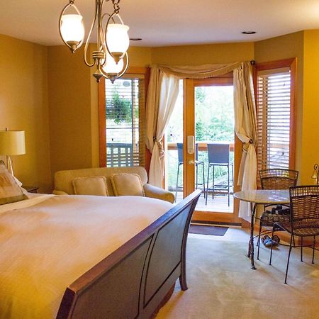 Tranquility Bay Waterfront Inn Sechelt Room photo